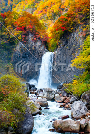 苗名滝（秋） 92566713