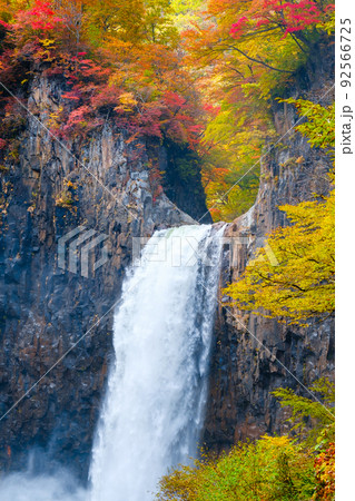 苗名滝（秋） 92566725