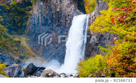 苗名滝（秋） 92566731