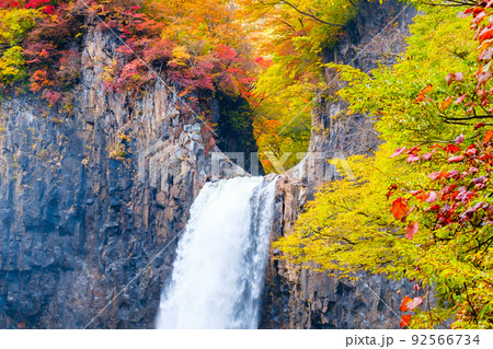 苗名滝（秋） 92566734