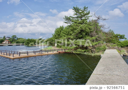 山陰のジオパーク 宍道湖中海 大根島の防波堤 山陰のジオパーク 宍道湖中海 大根島の防波堤 92566751