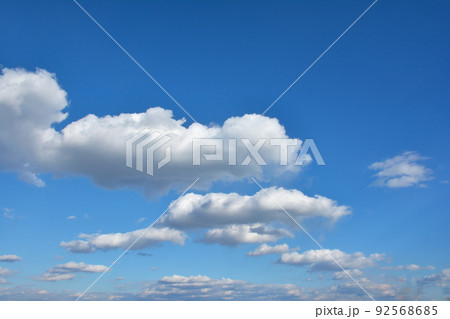 青い空と白い雲 92568685