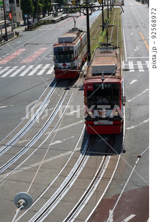 路面電車すれ違い 路面電車すれ違い 92568972