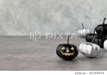 シャビーシックなハロウィンのフレーム 92569054