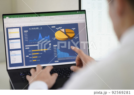 総務　経理　事務職　営業事務　一般事務　マネジメントダッシュボード　表　グラフ 92569281