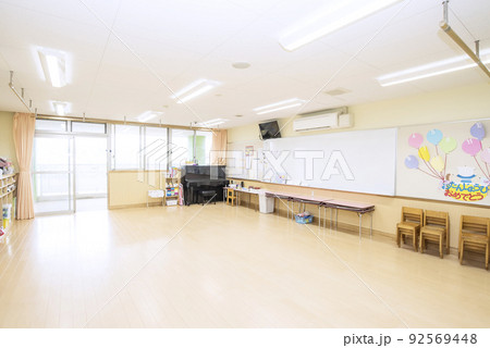 環境の良い教室 施設 明るい教室 保育園 学校 幼稚園 子供施設 教育施設 イメージ素材 環境の良い教室 施設 明るい教室 保育園 学校 幼稚園 子供施設 教育施設 イメージ素材 92569448