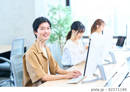 コンピューター エンジニア アパレル クリエーター 養成 3D 大学生 学生 生徒 若者 コンピューター エンジニア アパレル クリエーター 養成 3D 大学生 学生 生徒 若者 92571190