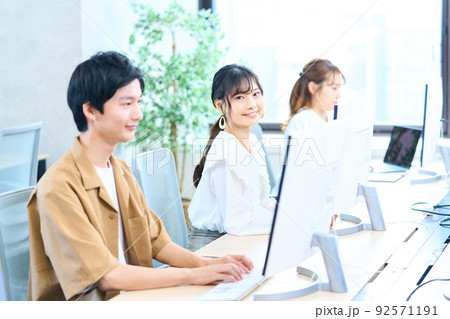 コンピューター エンジニア アパレル クリエーター 養成 3D 大学生 学生 生徒 若者 コンピューター エンジニア アパレル クリエーター 養成 3D 大学生 学生 生徒 若者 92571191