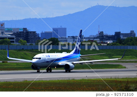 大阪国際空港 離着陸する旅客機 大阪国際空港 離着陸する旅客機 92571310