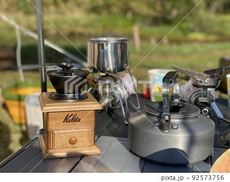 キャンプの朝コーヒー キャンプの朝コーヒー 92573756