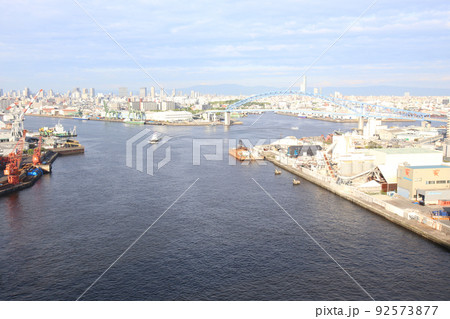 なみはや大橋　千歳橋　大正区　大阪市内風景　　倉庫　資材置き場　昭和山　トラス建築　大阪湾風景 92573877