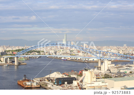なみはや大橋　千歳橋　大正区　大阪市内風景　　倉庫　資材置き場　昭和山　トラス建築　大阪湾風景 92573883