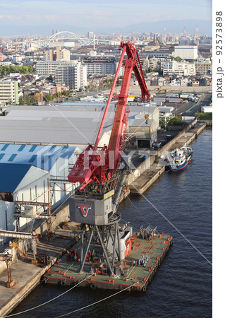 なみはや大橋　千歳橋　大正区　大阪市内風景　　倉庫　資材置き場　昭和山　トラス建築　大阪湾風景 92573898