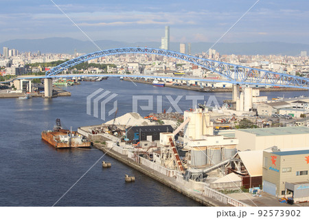 なみはや大橋 千歳橋 大正区 大阪市内風景 倉庫 資材置き場 昭和山 トラス建築 大阪湾風景 なみはや大橋 千歳橋 大正区 大阪市内風景 倉庫 資材置き場 昭和山 トラス建築 大阪湾風景 92573902