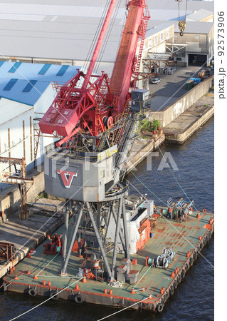 なみはや大橋　千歳橋　大正区　大阪市内風景　　倉庫　資材置き場　昭和山　トラス建築　大阪湾風景 92573906