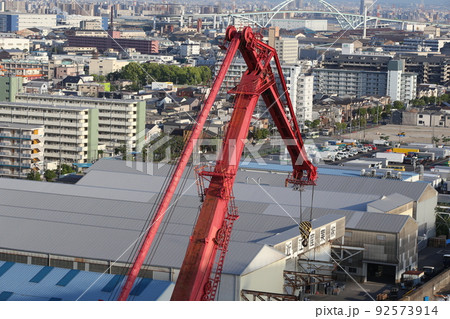 なみはや大橋　千歳橋　大正区　大阪市内風景　　倉庫　資材置き場　昭和山　トラス建築　大阪湾風景 92573914