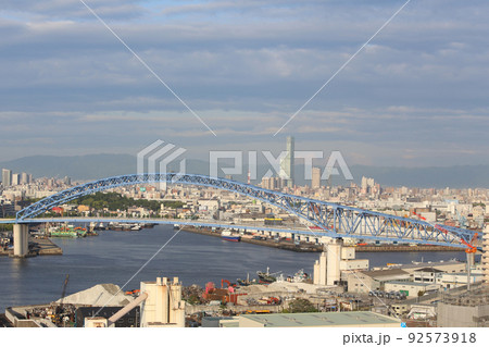 なみはや大橋　千歳橋　大正区　大阪市内風景　　倉庫　資材置き場　昭和山　トラス建築　大阪湾風景 92573918