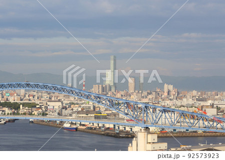 なみはや大橋　千歳橋　大正区　大阪市内風景　　倉庫　資材置き場　昭和山　トラス建築　大阪湾風景 92573923