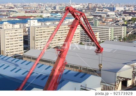 なみはや大橋 千歳橋 大正区 大阪市内風景  倉庫 資材置き場 昭和山 トラス建築 大阪湾風景 なみはや大橋 千歳橋 大正区 大阪市内風景  倉庫 資材置き場 昭和山 トラス建築 大阪湾風景 92573929