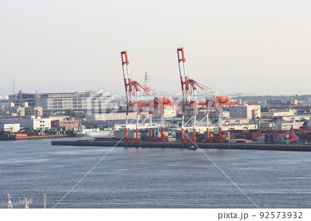 なみはや大橋　千歳橋　大正区　大阪市内風景　　倉庫　資材置き場　昭和山　トラス建築　大阪湾風景 92573932