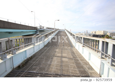 なみはや大橋 千歳橋 大正区 大阪市内風景 倉庫 資材置き場 昭和山 トラス建築 大阪湾風景 なみはや大橋 千歳橋 大正区 大阪市内風景 倉庫 資材置き場 昭和山 トラス建築 大阪湾風景 92573959