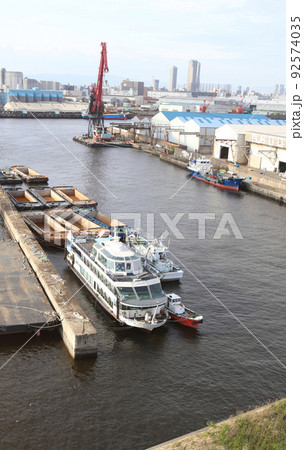 なみはや大橋　千歳橋　大正区　大阪市内風景　　倉庫　資材置き場　昭和山　トラス建築　大阪湾風景 92574035