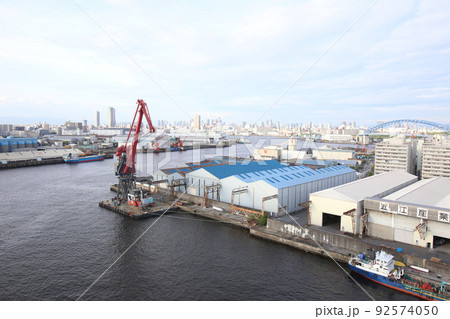 なみはや大橋　千歳橋　大正区　大阪市内風景　　倉庫　資材置き場　昭和山　トラス建築　大阪湾風景 92574050