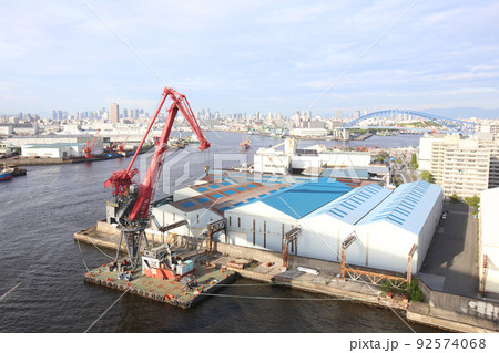 なみはや大橋　千歳橋　大正区　大阪市内風景　　倉庫　資材置き場　昭和山　トラス建築　大阪湾風景 92574068
