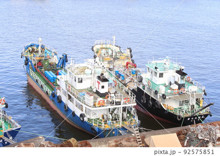 船舶 船 運搬船 貨物船 タグボート 牽引船 海上クレーン 洋上クレーン 中型船 船舶 船 運搬船 貨物船 タグボート 牽引船 海上クレーン 洋上クレーン 中型船 92575851