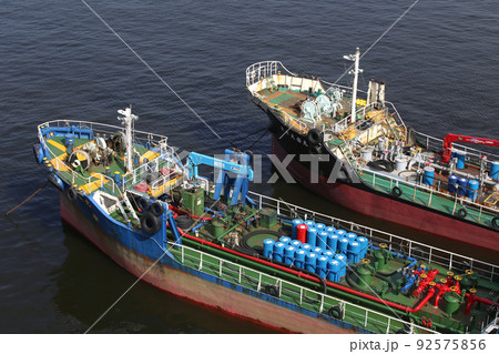 船舶 船 運搬船 貨物船 タグボート 牽引船 海上クレーン 洋上クレーン 中型船 船舶 船 運搬船 貨物船 タグボート 牽引船 海上クレーン 洋上クレーン 中型船 92575856