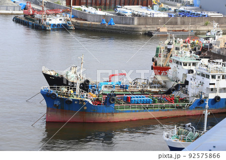 船舶 船 運搬船 貨物船 タグボート 牽引船 海上クレーン 洋上クレーン 中型船 船舶 船 運搬船 貨物船 タグボート 牽引船 海上クレーン 洋上クレーン 中型船 92575866