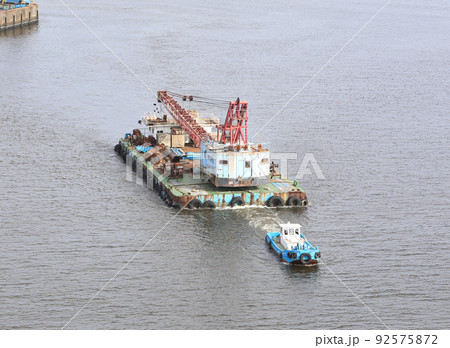 船舶 船 運搬船 貨物船 タグボート 牽引船 海上クレーン 洋上クレーン 中型船 船舶 船 運搬船 貨物船 タグボート 牽引船 海上クレーン 洋上クレーン 中型船 92575872