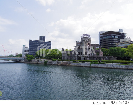 元安川より望む原爆ドーム(広島県広島市) 元安川より望む原爆ドーム(広島県広島市) 92576188