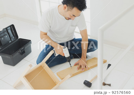 DIYする髭の人 DIYする髭の人 92576560