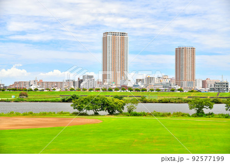 江戸川グラウンド越しに市川駅方面を望む(東京都江戸川区)【2022.7】 江戸川グラウンド越しに市川駅方面を望む(東京都江戸川区)【2022.7】 92577199