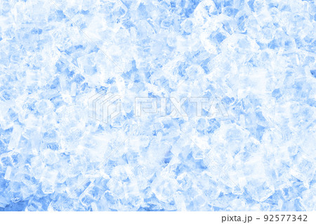 たくさんのアイスキューブが敷き詰められた背景画像 たくさんのアイスキューブが敷き詰められた背景画像 92577342