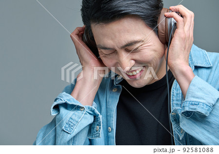 ライフスタイル 音楽 音楽鑑賞 92581088