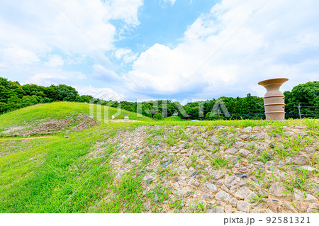 夏の沖出古墳　福岡県嘉麻市 92581321