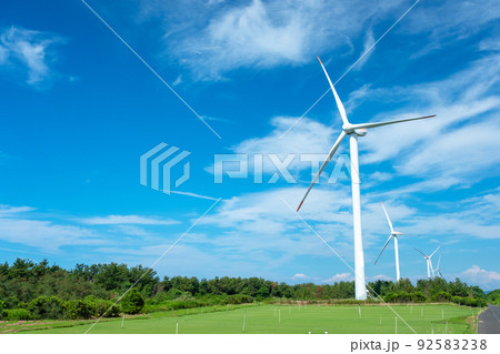 車の屋根でソーラー発電 車の屋根でソーラー発電 92583238