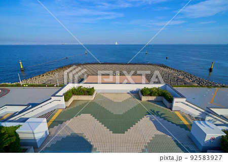 千葉県木更津市の海ほたるパーキングエリア展望デッキから川崎方面 千葉県木更津市の海ほたるパーキングエリア展望デッキから川崎方面 92583927