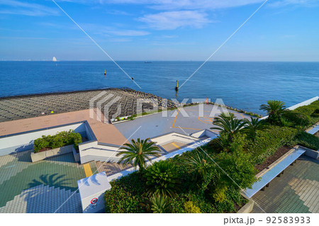 千葉県木更津市の海ほたるパーキングエリア展望デッキから東京方面 92583933