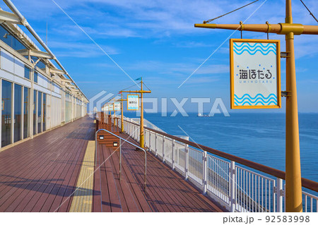 千葉県木更津市の海ほたるパーキングエリア展望デッキから川崎方面 92583998