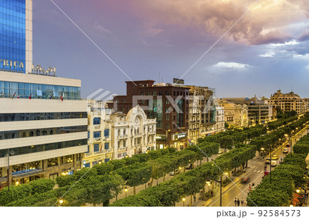 チュニジア チュニス新市街 ハビブ・ブルギバ通り 92584573