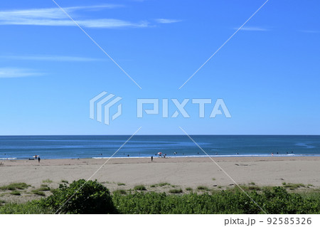 入野海岸 青く澄んだ空 夏 (高知県 黒潮町) 入野海岸 青く澄んだ空 夏 (高知県 黒潮町) 92585326