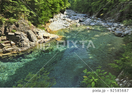 阿寺渓谷 熊ヶ淵のエメラルドグリーンの清流 阿寺渓谷 熊ヶ淵のエメラルドグリーンの清流 92585687