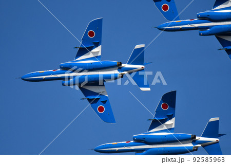 T-4ブルーインパルス アクロバット飛行 飛翔 華麗 T-4ブルーインパルス アクロバット飛行 飛翔 華麗 92585963