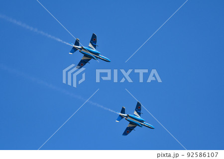 T-4ブルーインパルス アクロバット飛行 飛翔 華麗 T-4ブルーインパルス アクロバット飛行 飛翔 華麗 92586107