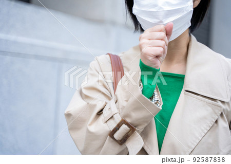 体調不良　女性 92587838