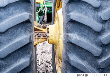 Spool type extension connection for dual tractor tires in a agricultural field. 92592811