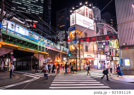 《東京都》新橋駅前・飲み屋街 92593119